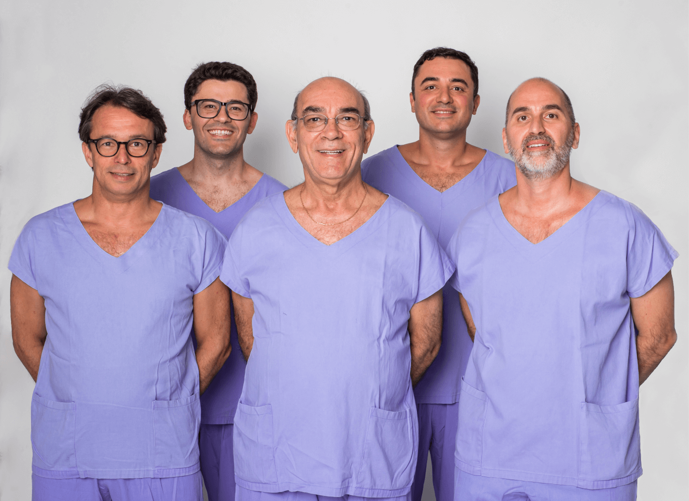 Equipe GastroCirúrgica com traje de cirúrgia